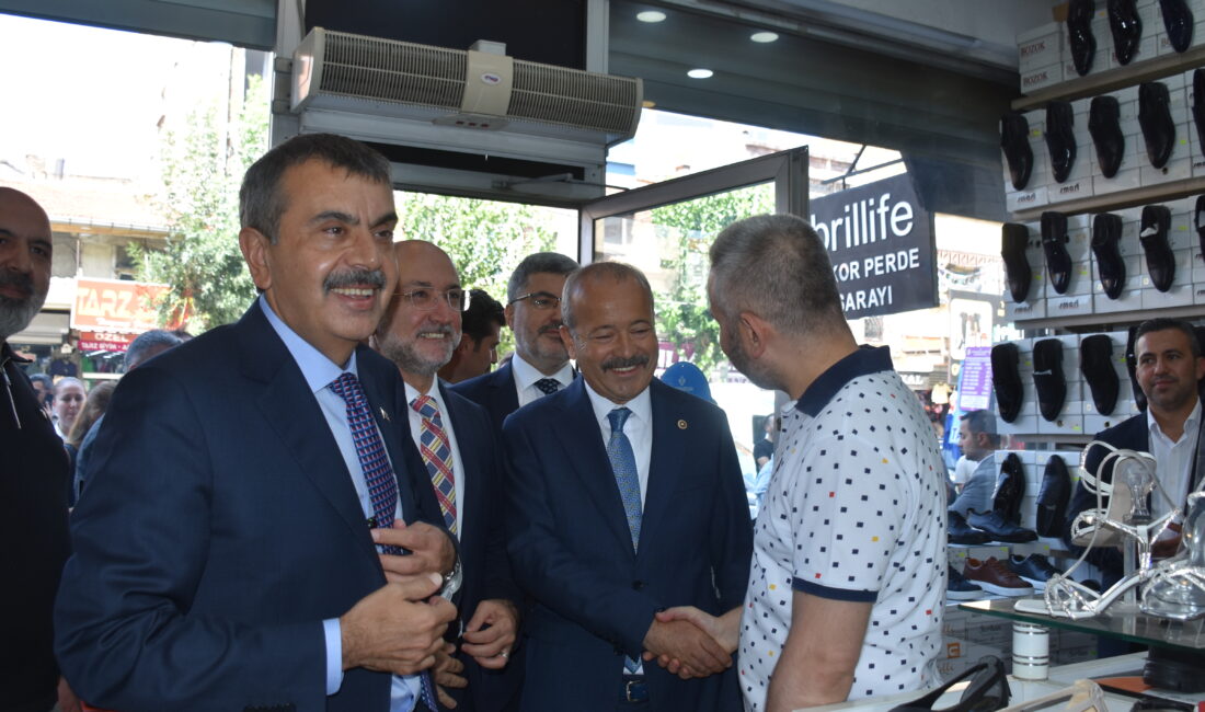 Milli Eğitim Bakanı Yusuf Tekin, Afyonkarahisar'da ziyaretlerde bulundu.
