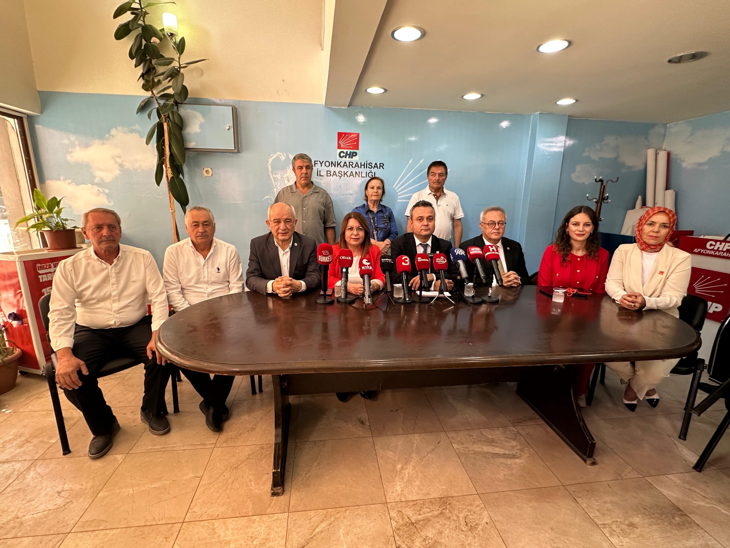 Cumhuriyet Halk Partisi Afyonkarahisar İl Başkanlığı tarafından düzenlenen basın toplantısı,
