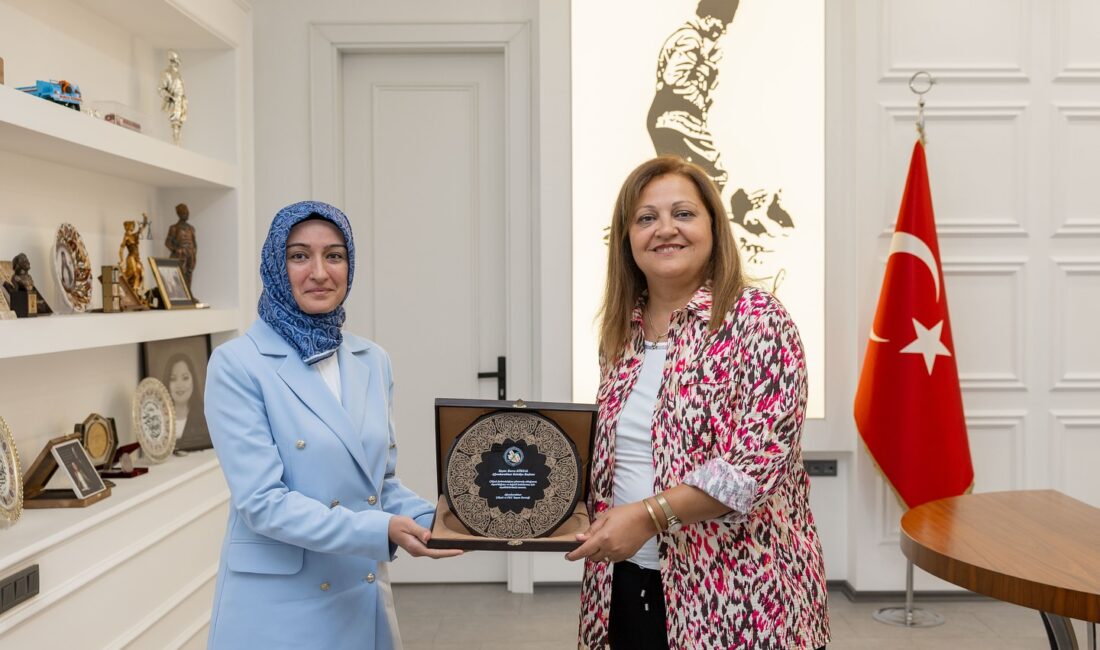 Afyonkarahisar Belediye Başkanı Burcu Köksal, sivil toplum kuruluşlarından parti temsilcilerine,