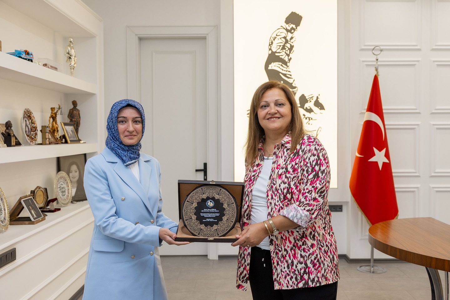 Afyonkarahisar Belediye Başkanı Burcu Köksal, sivil toplum kuruluşlarından parti temsilcilerine,