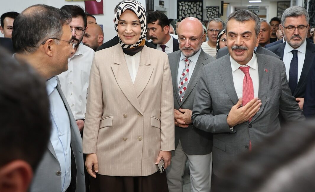 Millî Eğitim Bakanı Prof. Dr. Yusuf Tekin, çeşitli temaslarda bulunmak