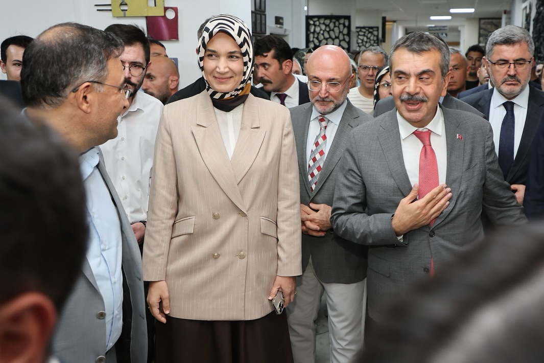 Millî Eğitim Bakanı Prof. Dr. Yusuf Tekin, çeşitli temaslarda bulunmak
