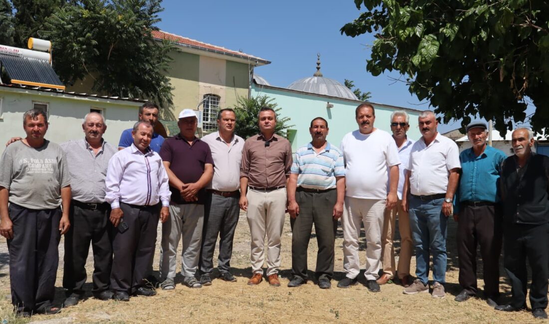 Çobanlar’ın Göynük köyünde vatandaşları dinleyen CHP Afyonkarahisar İl Başkanı Faruk