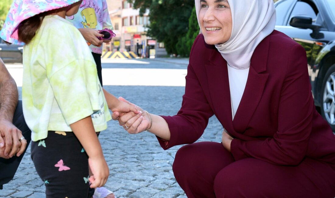 Afyonkarahisar Valisi Doç. Dr. Kübra Güran Yiğitbaşı, mesai yoğunluğunun arasında