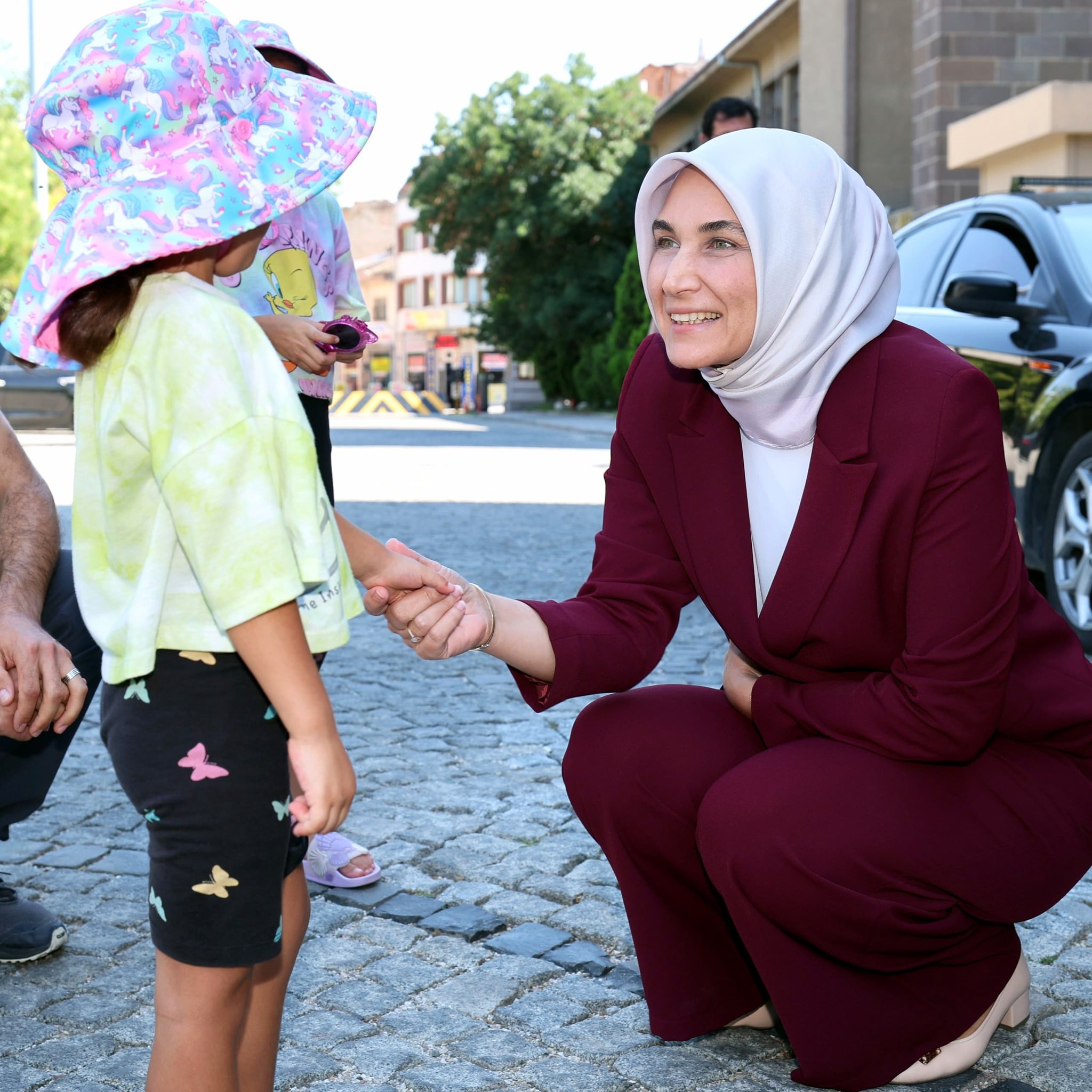 Afyonkarahisar Valisi Doç. Dr. Kübra Güran Yiğitbaşı, mesai yoğunluğunun arasında