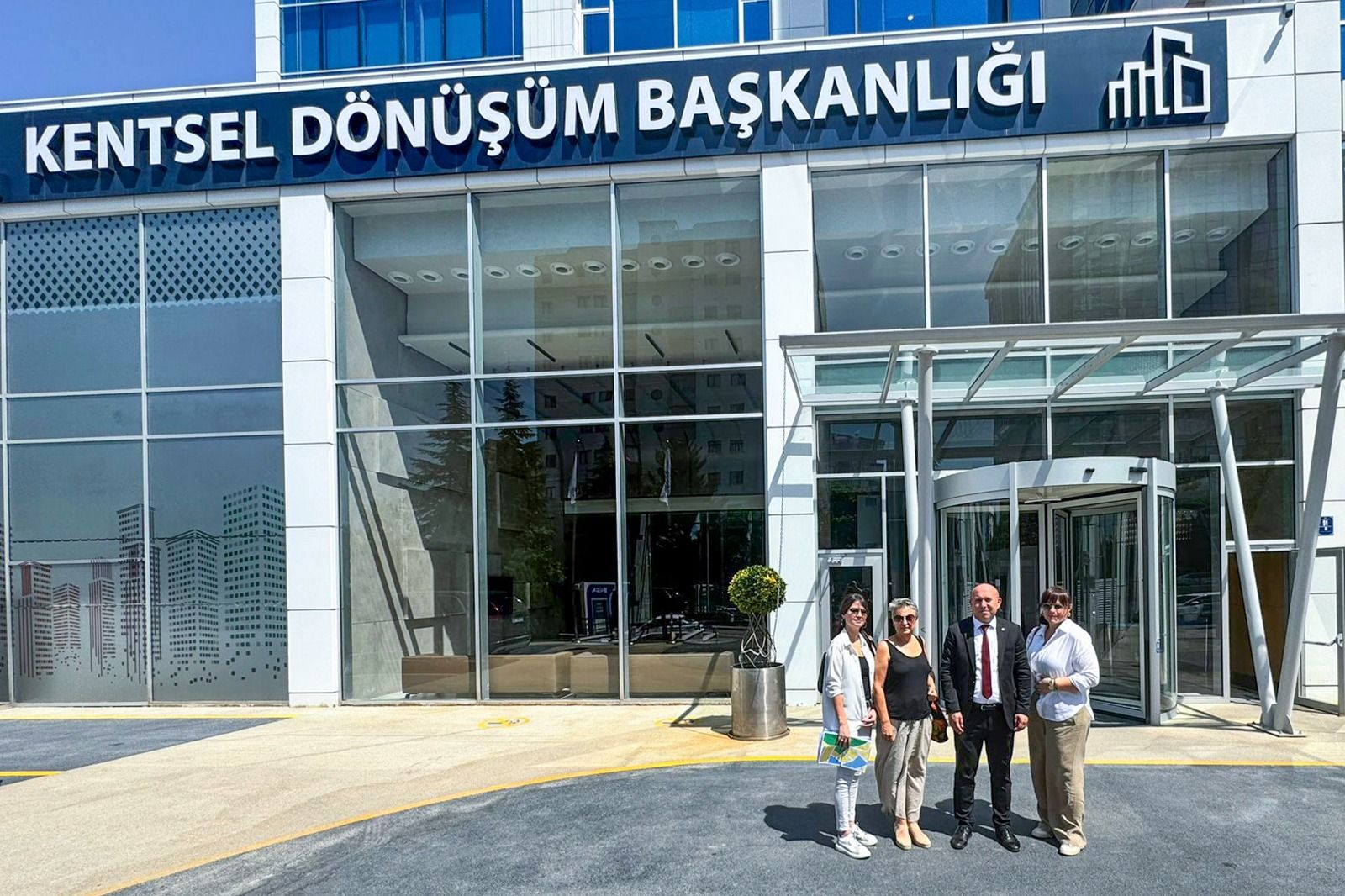 
Afyonkarahisar’ın güvenli ve sürdürülebilir kentleşmesi için Belediye Başkanı Burcu Köksal’ın