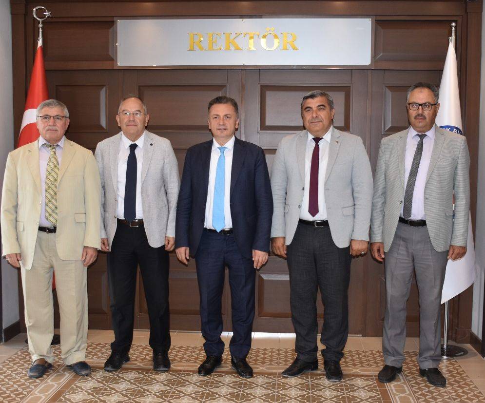Afyonkarahisar İl Milli Eğitim Müdürü Miraç Sünnetci, beraberindeki müdür yardımcıları