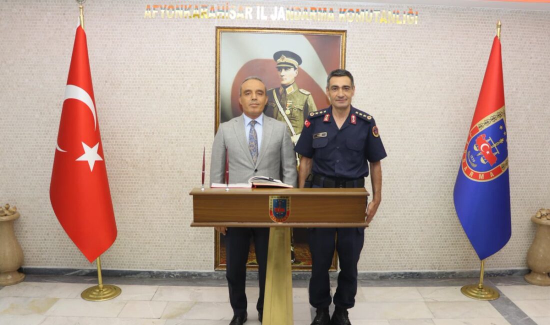 Afyonkarahisar İl Emniyet Müdürü Ahmet Birtan Erol, İl Jandarma Komutanlığı