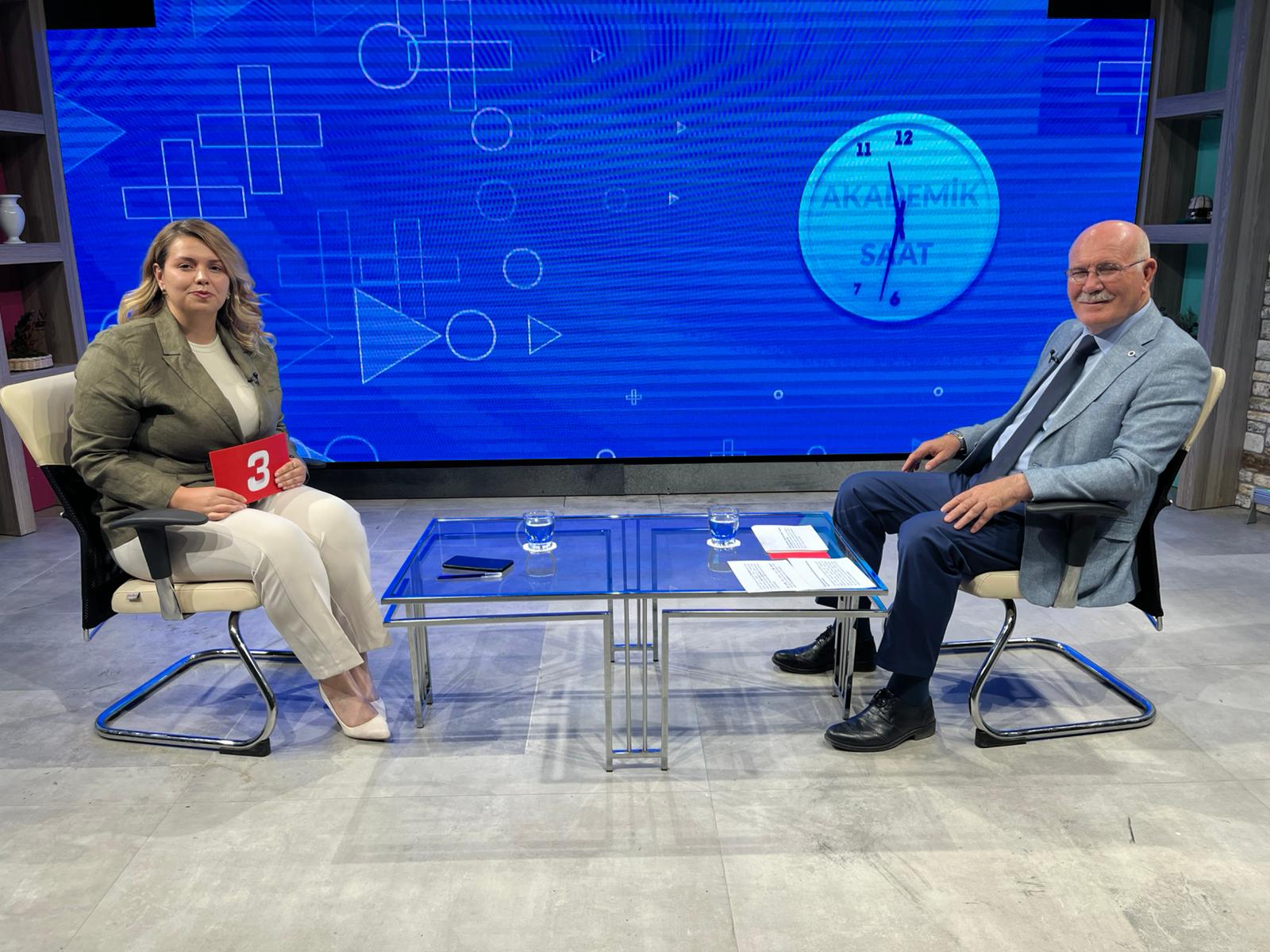 Uşak Üniversitesi Rektörü Prof. Dr. Ekrem Savaş, yaptığı açıklamada üniversitenin