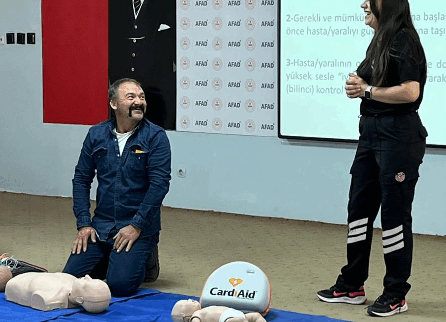 Afyonkarahisar Valiliği’nin destekleriyle, AFAD Konferans Salonu’nda toplumu afetlere karşı bilinçlendirmek