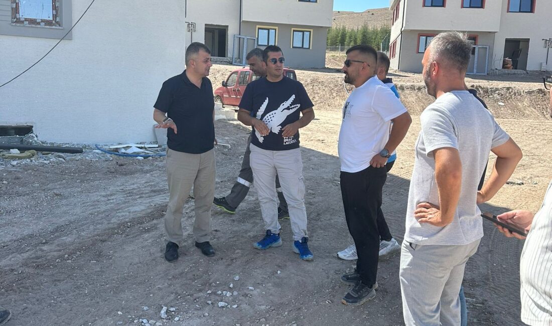 Başkan Koyuncu’dan Çocuk Evleri sitesine ziyaret Emirdağ Belediye Başkanı Serkan Koyuncu, OEDAŞ İl Müdürü Cafer Demir
