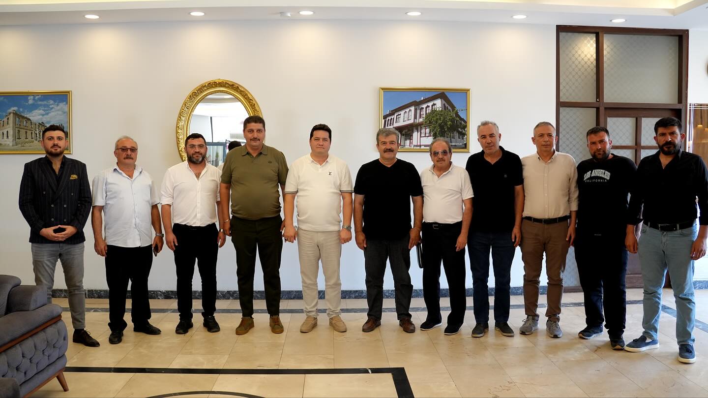 Bolvadin Belediye Başkanı Derviş Aynacı, ilçedeki siyasi parti ilçe başkanları;