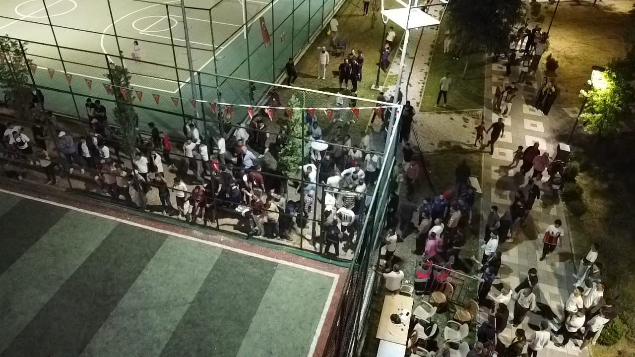 Afyonkarahisar’da düzenlenen Zafer Kupası futbol müsabakaları sırasında hakemin kararlarına tepki