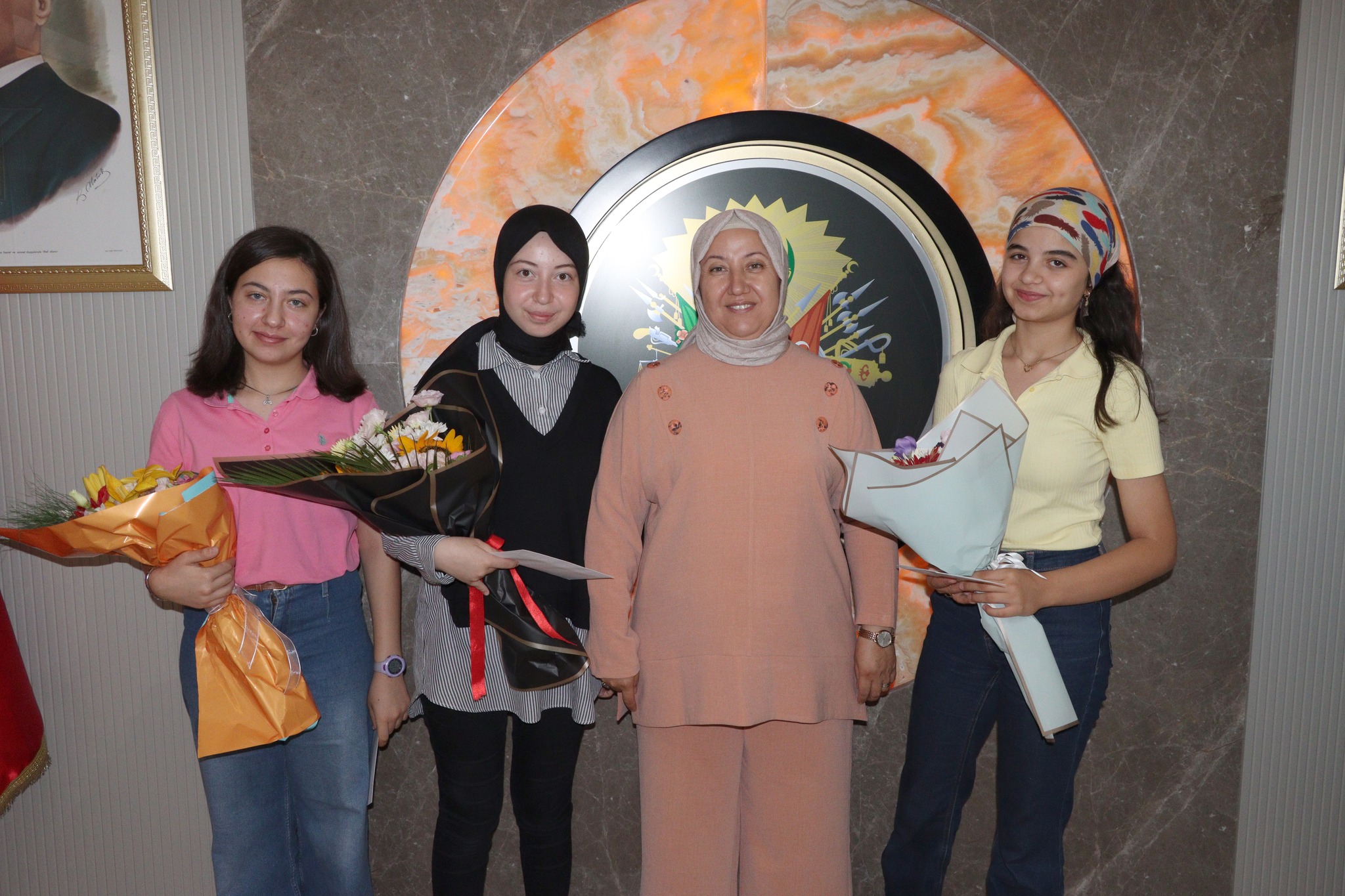 İscehisar Belediye Başkanı Seyhan Kılınçarslan, Liselere Giriş Sınavında (LGS) ilçe