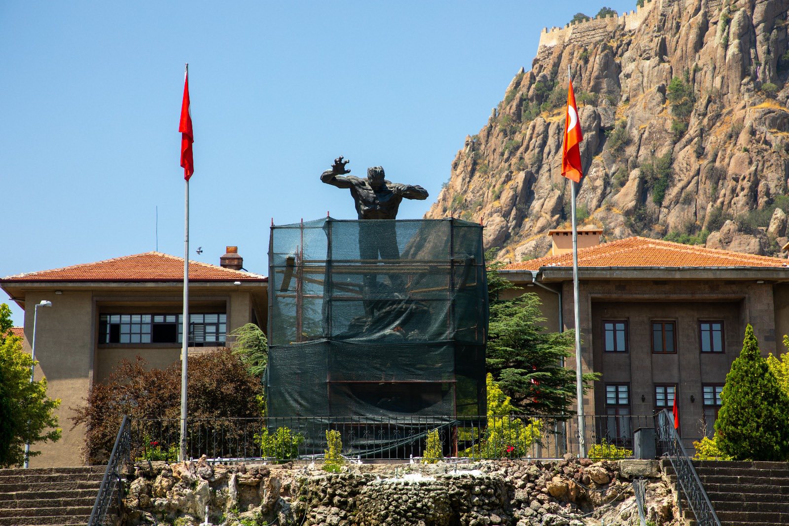 Afyonkarahisar’ın simge yapılarından biri olan Utku Anıtı, Belediye Başkanı Burcu