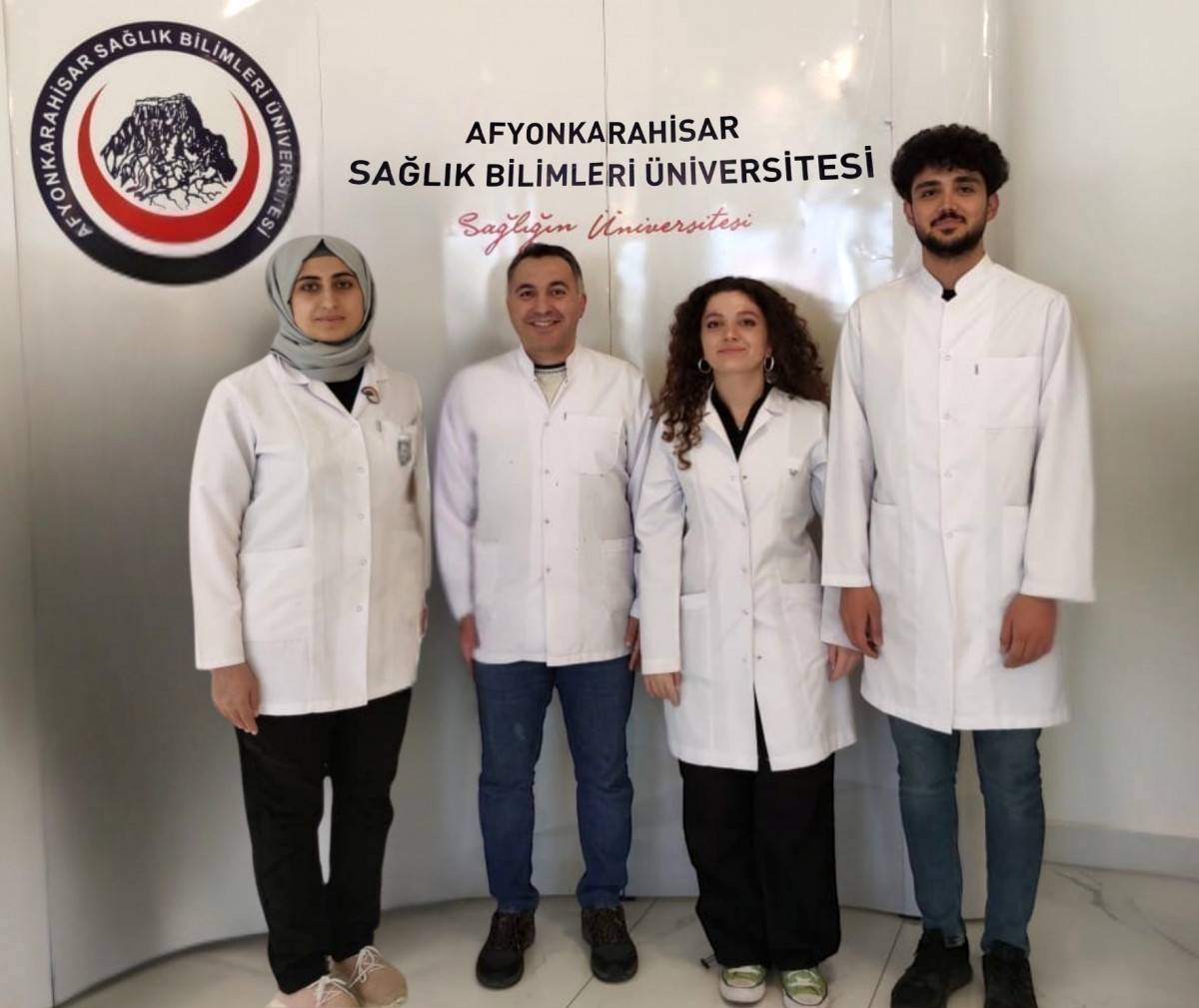 Afyonkarahisar Sağlık Bilimleri Üniversitesi (AFSÜ) Eczacılık Fakültesi 5. sınıf öğrencileri