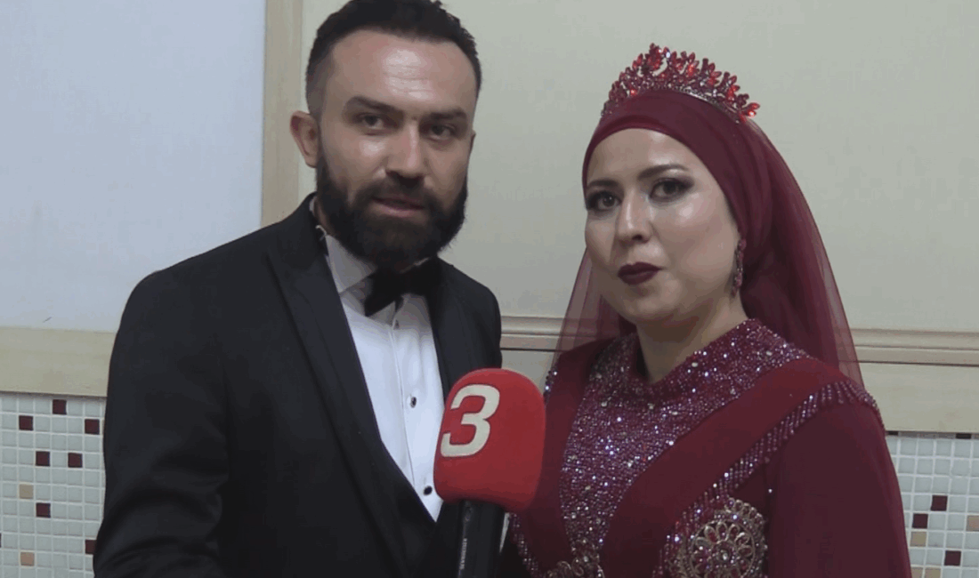 
Afyonkarahisar’da dünya evine giren Hamide ve Ekrem çifti, düğün davetiyelerine