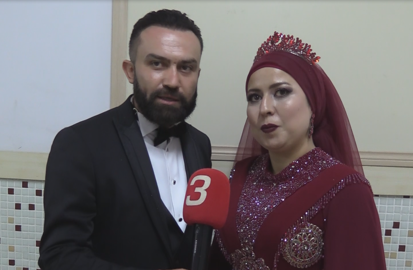 
Afyonkarahisar’da dünya evine giren Hamide ve Ekrem çifti, düğün davetiyelerine