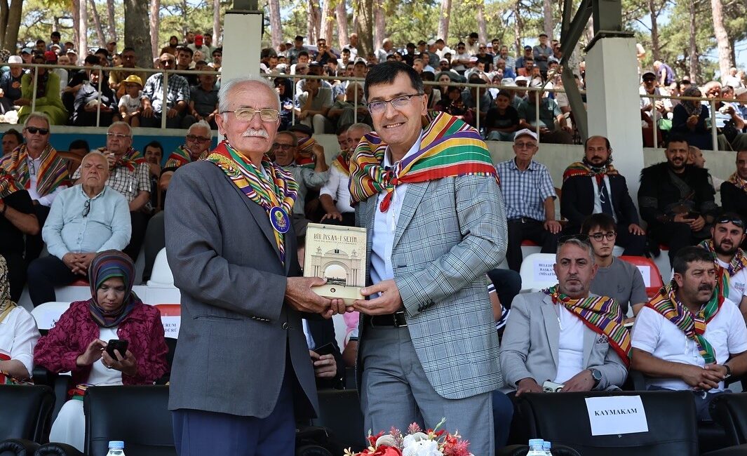 Domaniç Belediyesi’nin ev sahipliğinde düzenlenen 664. Geleneksel Domaniç Yağlı Pehlivan
