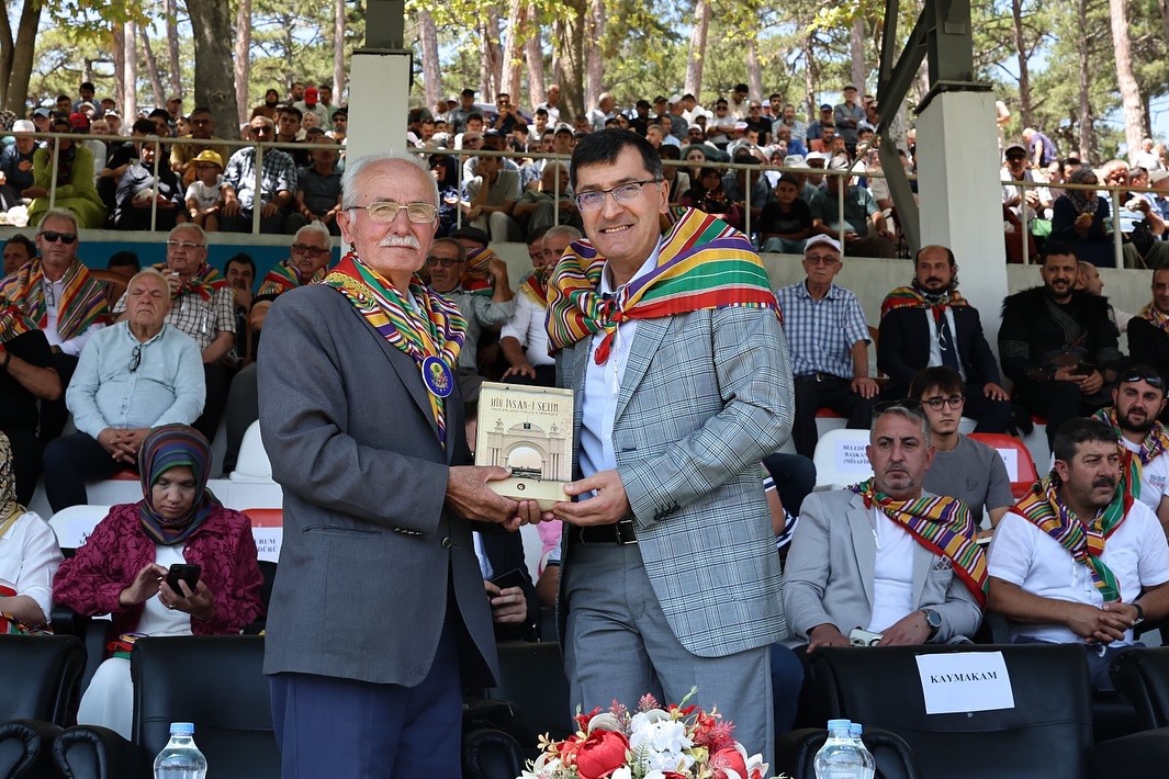 Domaniç Belediyesi’nin ev sahipliğinde düzenlenen 664. Geleneksel Domaniç Yağlı Pehlivan