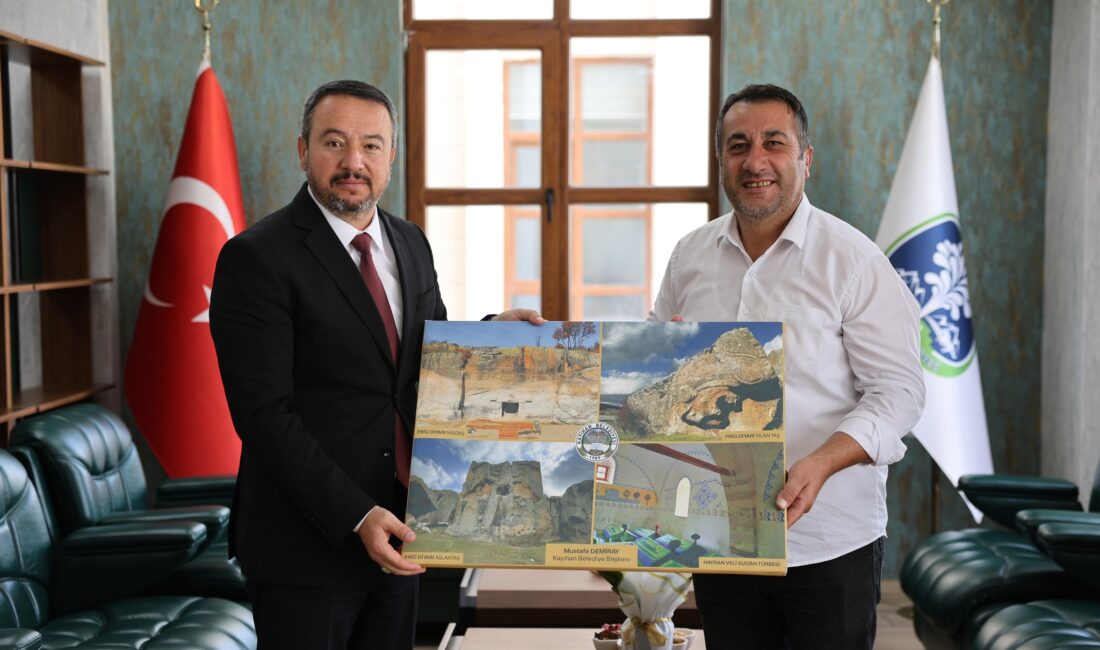 Kayıhan Belediye Başkanı Mustafa Demiray, Sandıklı Belediye Başkanı Adnan Öztaş’ı