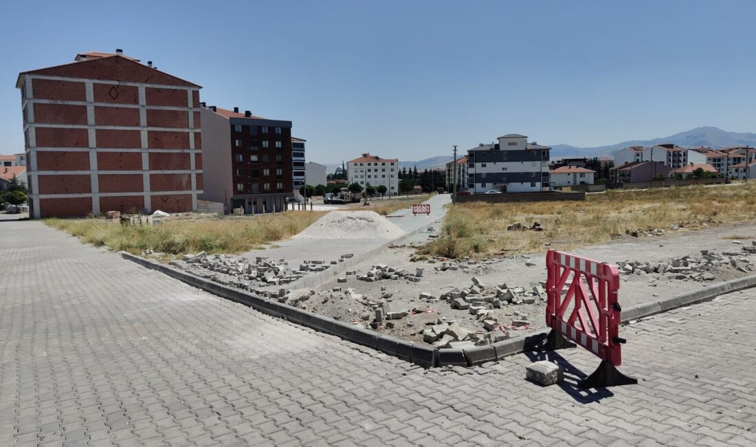 Emirdağ Belediyesi, ilçedeki yeşil alan yatırımlarına hız kesmeden devam ediyor.