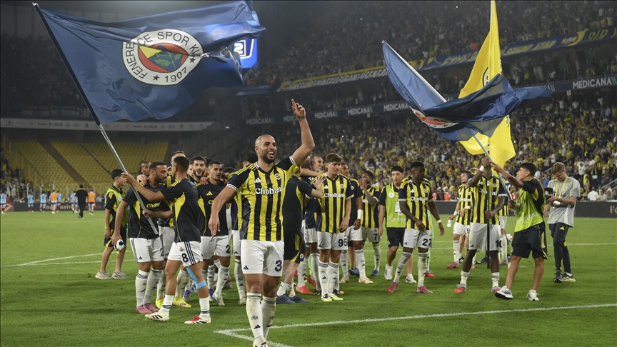 Fenerbahçe, 68. yılına girilen eski adıyla Türkiye 1. Futbol Ligi,