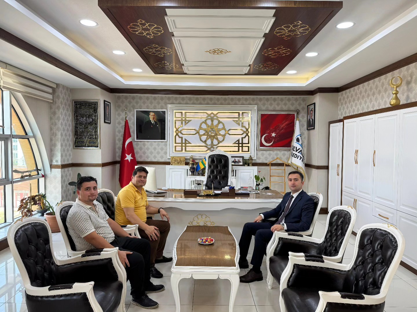 Bolvadin’de göreve başlayan Cumhuriyet Başsavcısı Ümit Güntürk, Belediye Başkanı Derviş