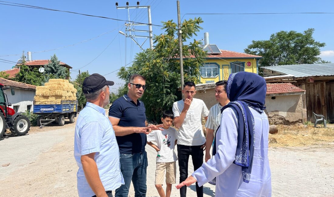 İhsaniye Belediye Başkanı Emine Gökçe, AKSA İl Müdürü Tuncay Gezer,