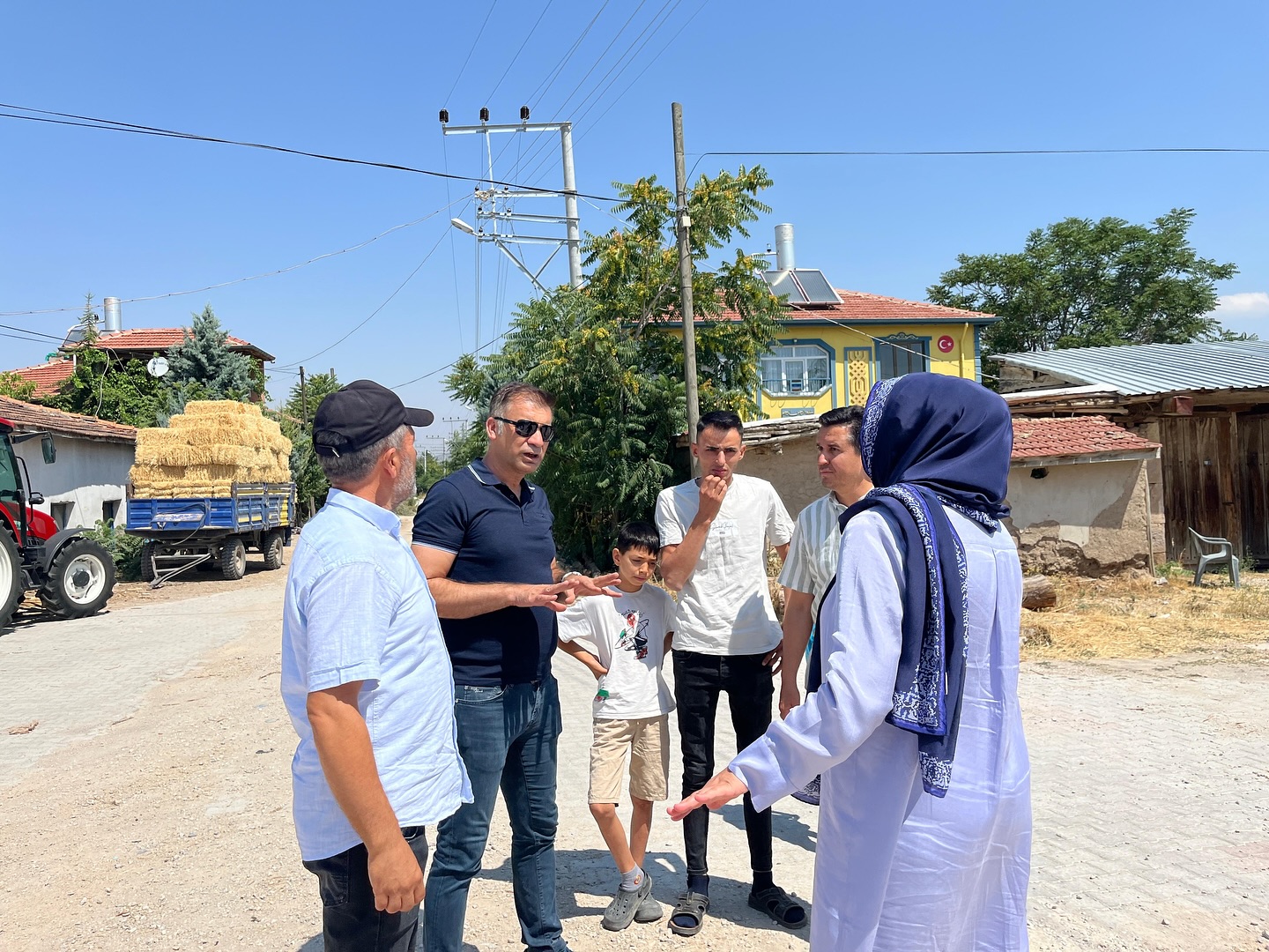 İhsaniye Belediye Başkanı Emine Gökçe, AKSA İl Müdürü Tuncay Gezer,