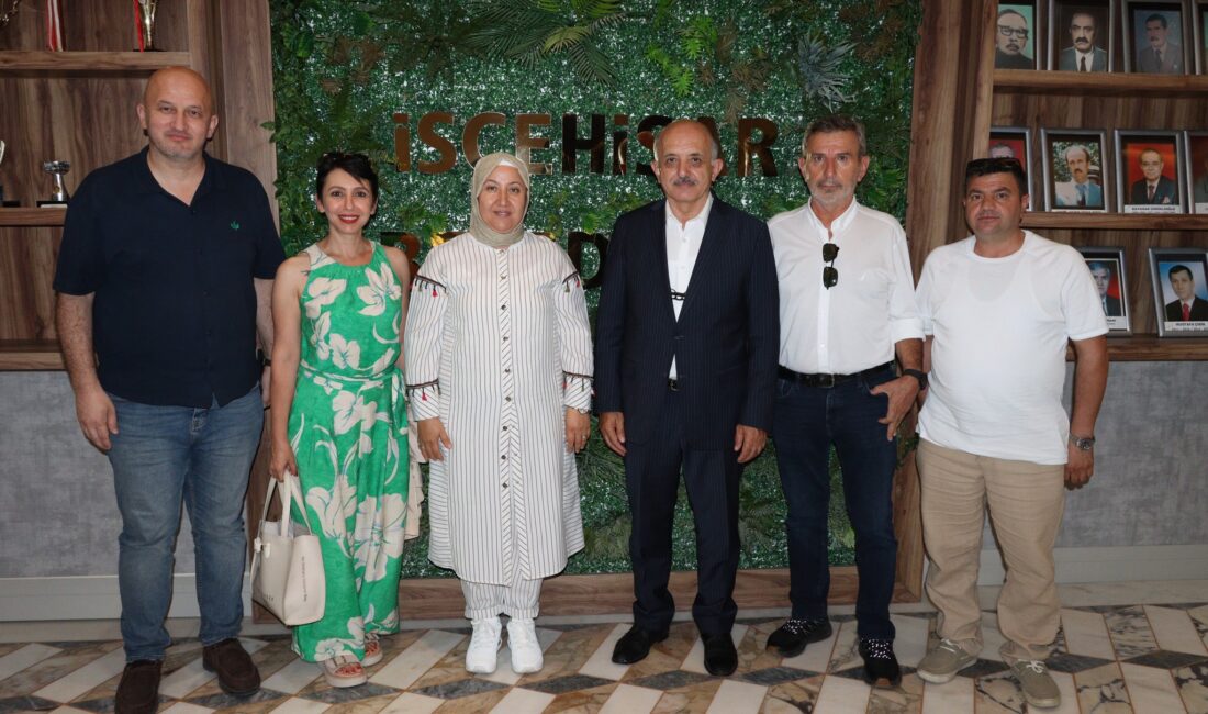 Giresun Federasyonu Genel Başkanı Muhterem Memiş ve beraberindeki heyet, Belediye