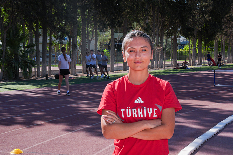 İzmir'de düzenlenen Türkiye Şampiyonası'nda kendisine ait kadınlar 400 metre T20