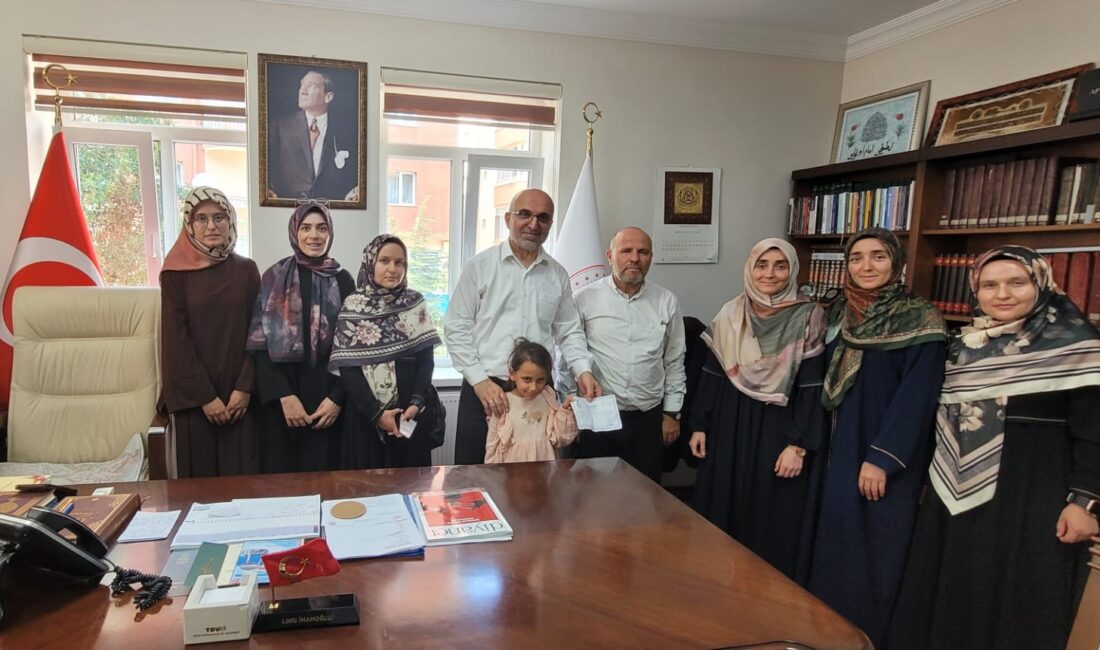 Beyyazı Kasabasında görevli Kur'an Kursu öğreticileri ile Beyyazılı olup farklı