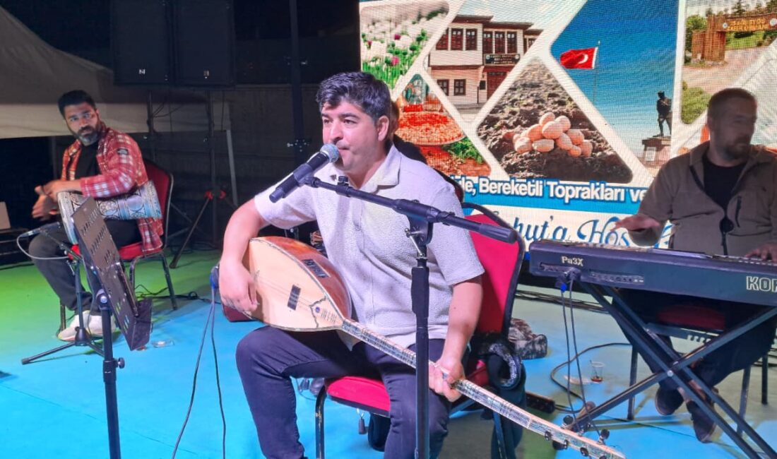 21. Şuhut Belediyesi Kültür ve Sanat Etkinlikleri’nin son gününde sanatçı
