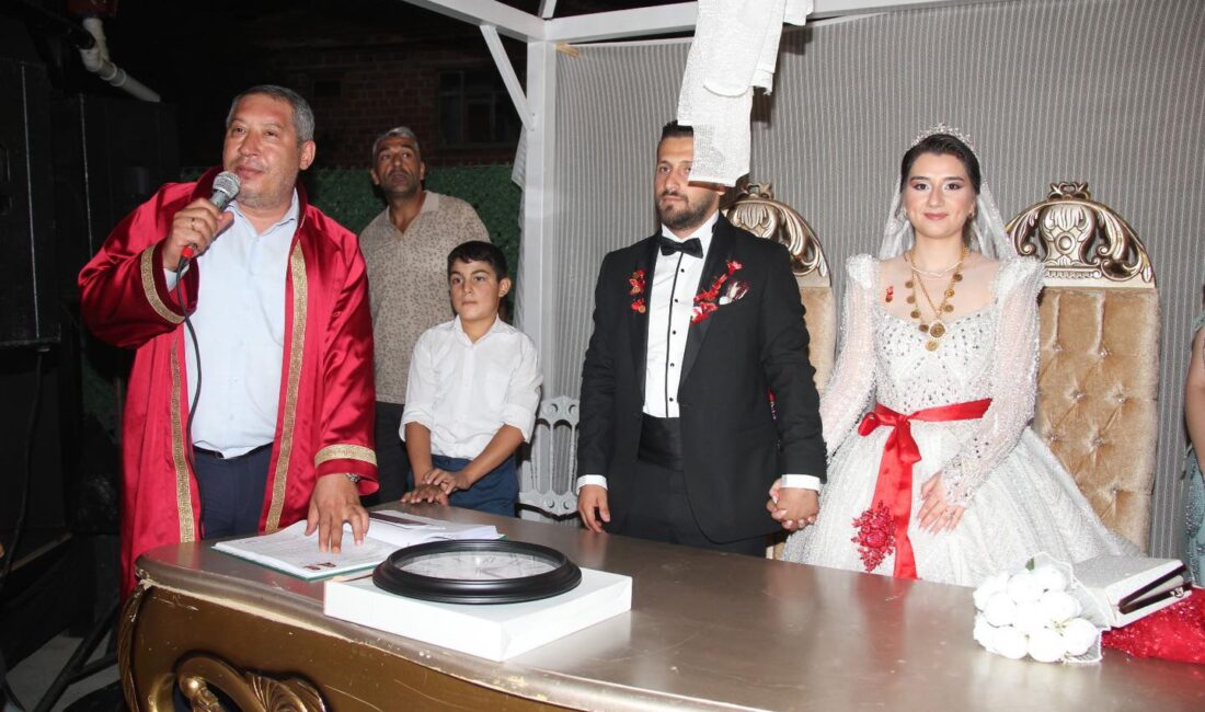 Dinar Belediye Başkanı Veysel Topçu, Dinar Taşıyıcılar Kooperatifi Başkanı Bayram