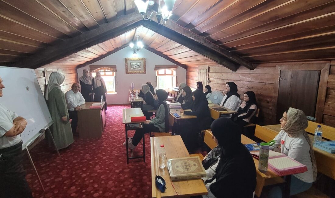 İl Müftüsü Lütfü İmamoğlu, Müftü Yardımcısı Mevlüt Şahiner ile birlikte