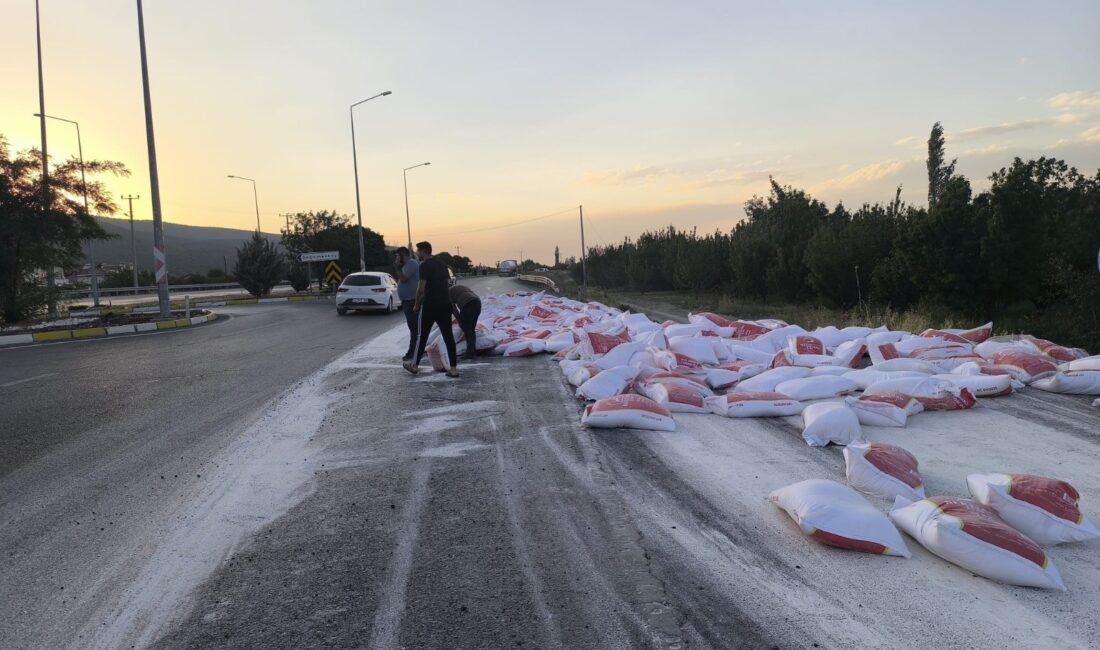 Konya’nın Akşehir ilçesi yakınlarında meydana gelen kazada, un yüklü bir