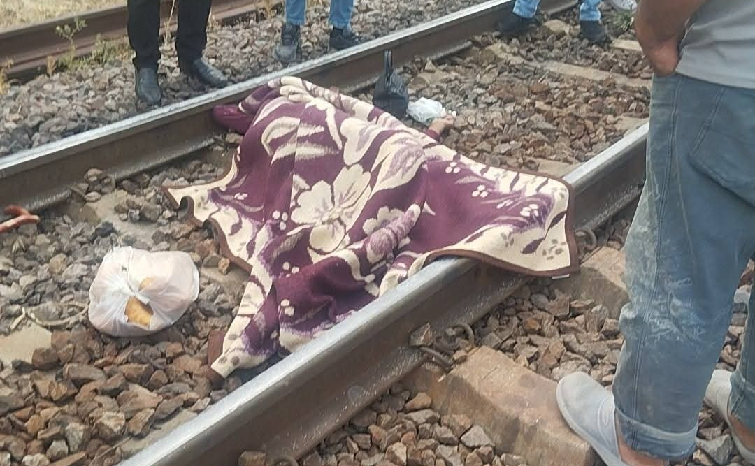 Yozgat'ın Şefaatli ilçesinde, kontrolsüz bir şekilde hemzemin geçitten karşıya geçmeye