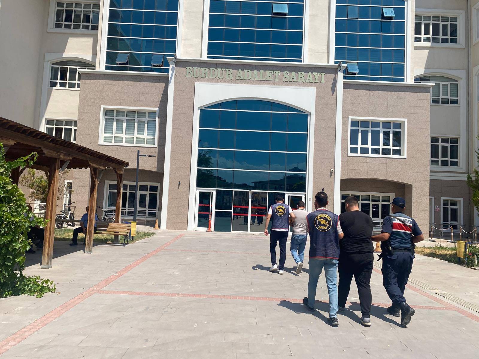 Burdur'un Askeriye köyünde çalınan iki büyükbaş hayvan, güvenlik güçlerinin hızla