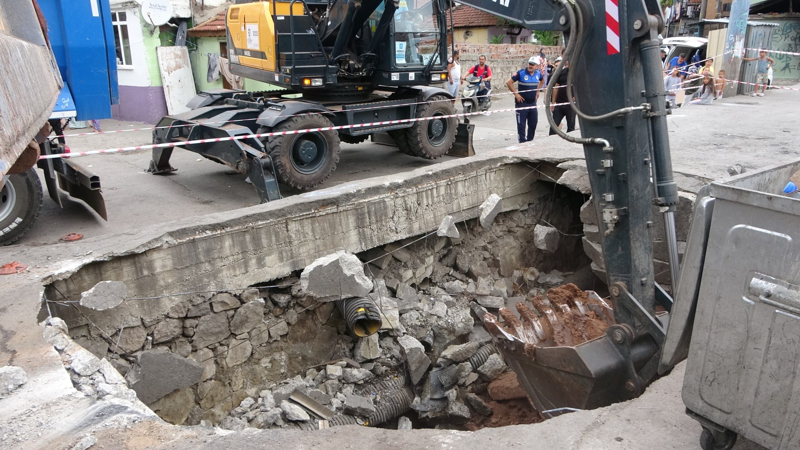 Kocaeli'nin İzmit ilçesinde sabah saatlerinde meydana gelen olayda, seyir halindeki