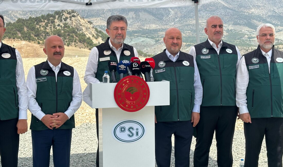 Tarım ve Orman Bakanı İbrahim Yumaklı, Adıyaman'daki Çetintepe Barajı'nda gerçekleştirdiği