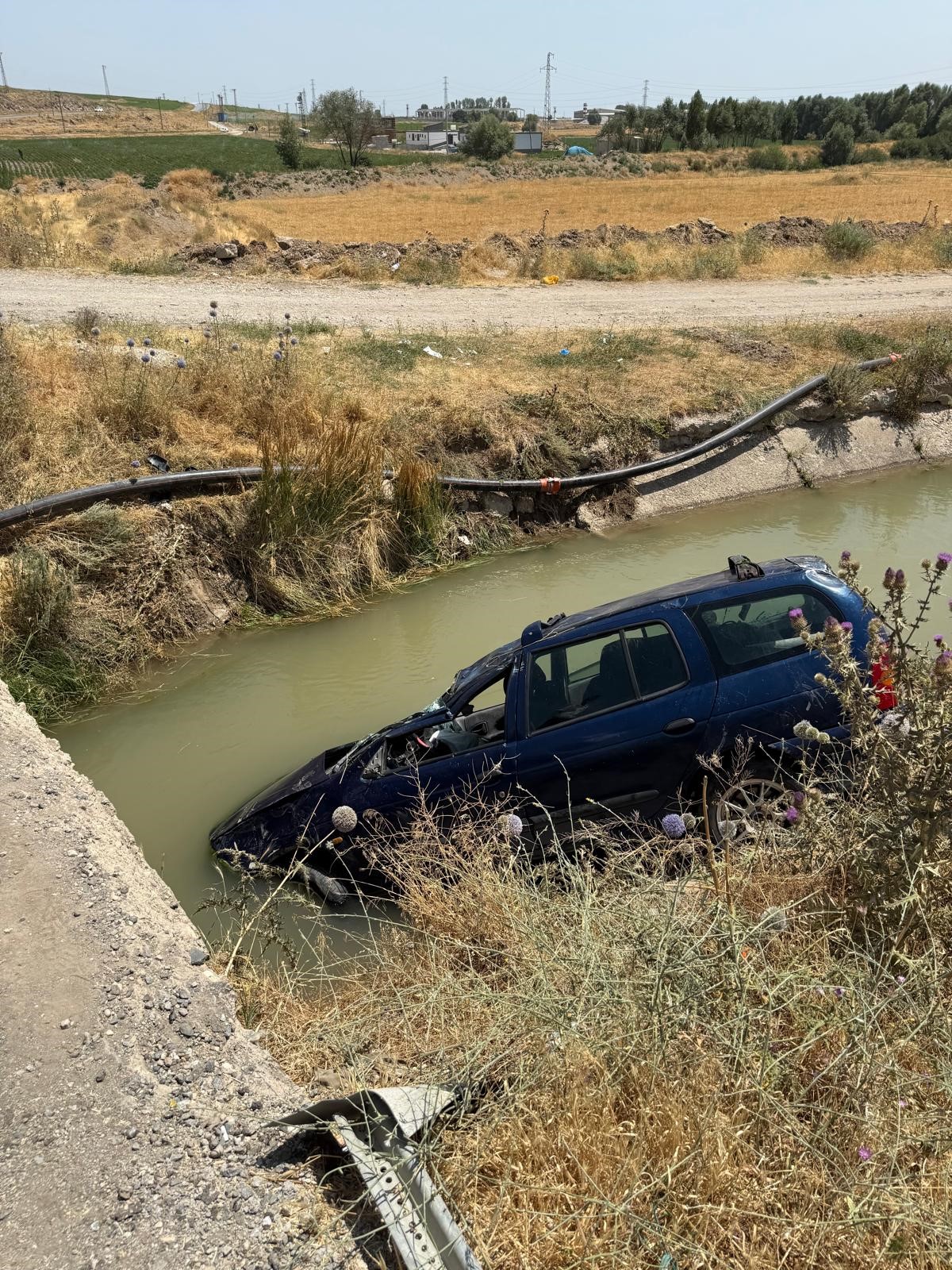 Bitlis'in Ahlat ilçesinde meydana gelen trafik kazasında, sürücüsünün kontrolünden çıkan
