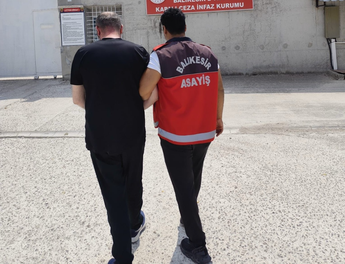 Balıkesir'in Savaştepe ilçesinde, 'yol kesme ve silahlı yağma' suçlarından hakkında