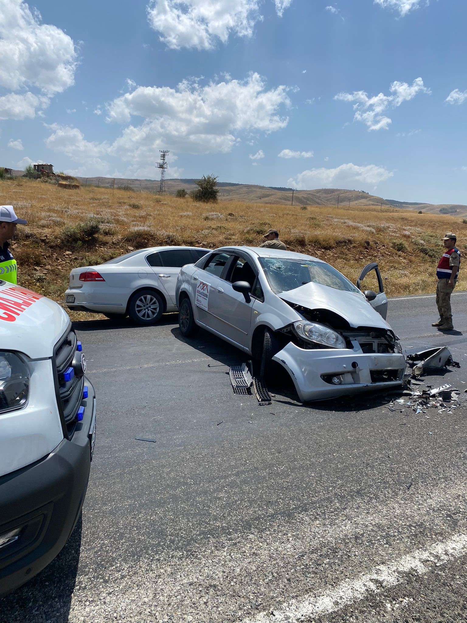 Muş-Kulp kara yolunda sabah saatlerinde meydana gelen trafik kazasında iki