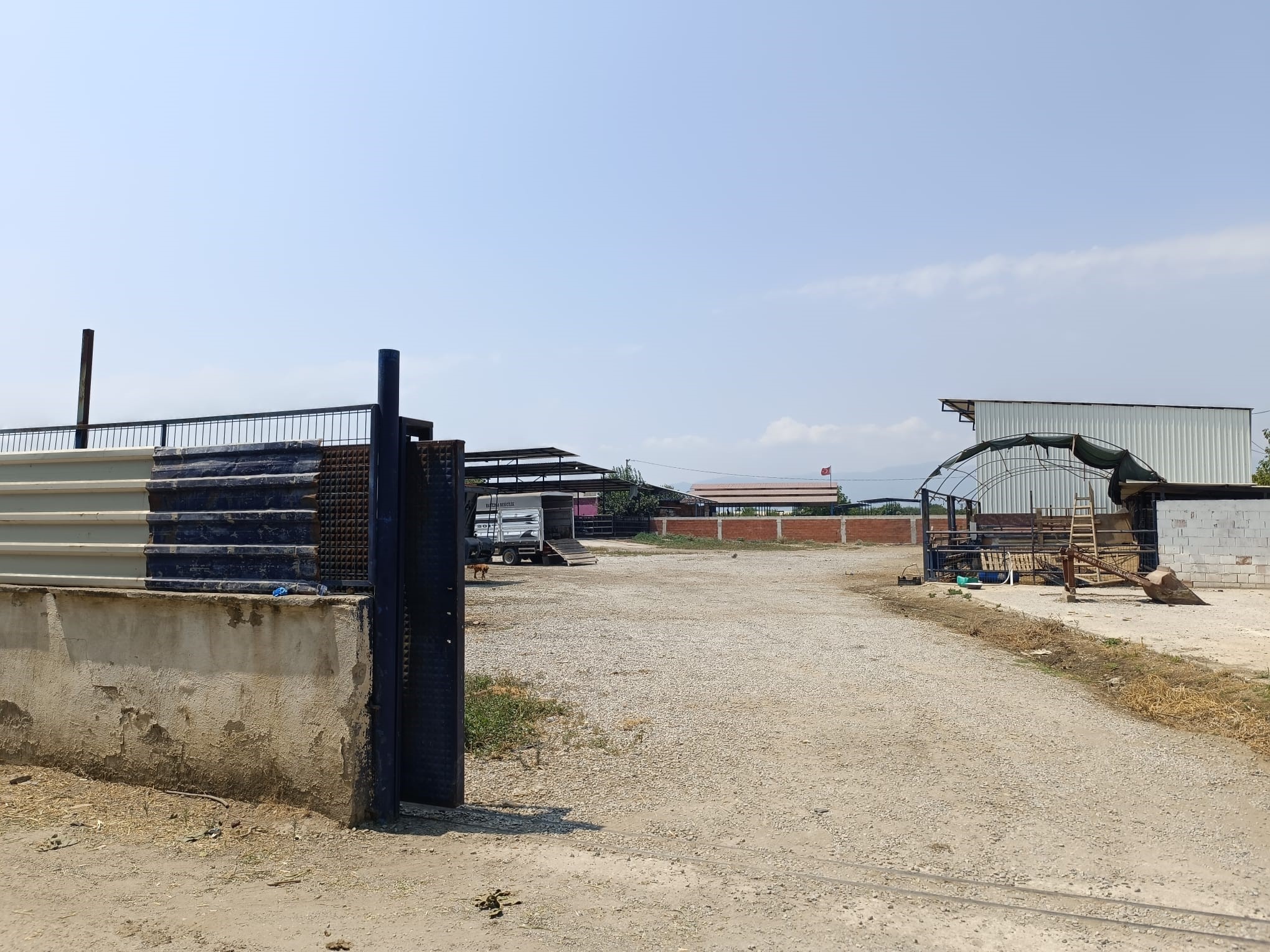 Manisa'nın Turgutlu ilçesinde bir çiftlik evinde çıkan yangın sonrasında bir