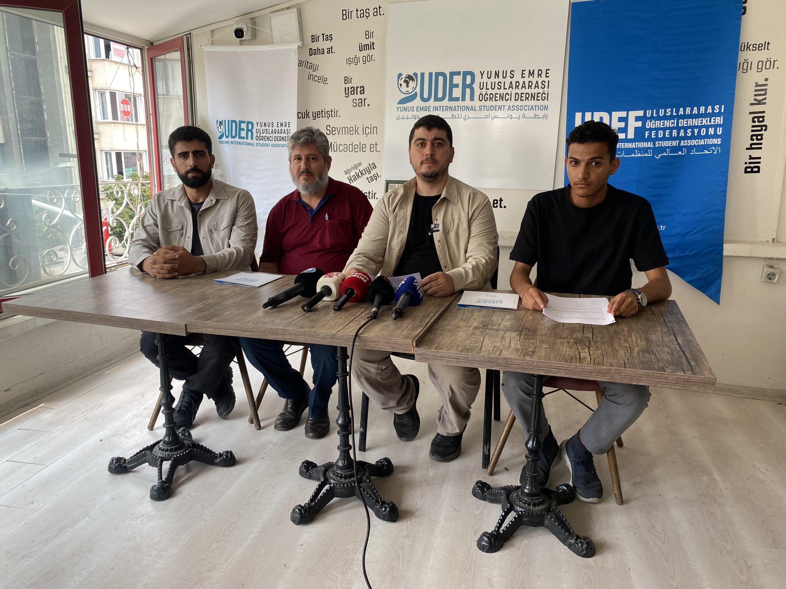 Eskişehir'de bir kent parkında, Yemen uyruklu üç kişinin yedi kişilik