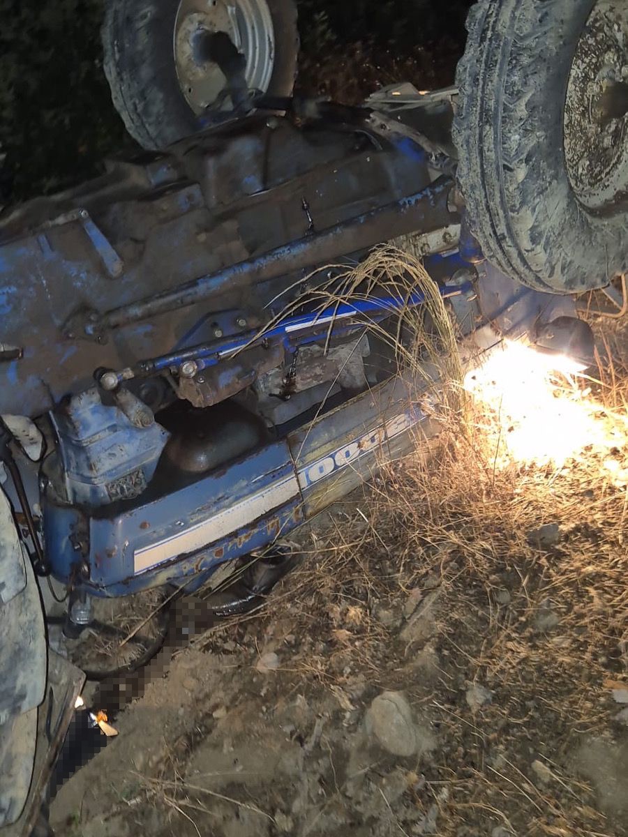 Adana'ın Feke ilçesinde traktörün devrilmesi sonucu 1 kişi hayatını kaybetti.