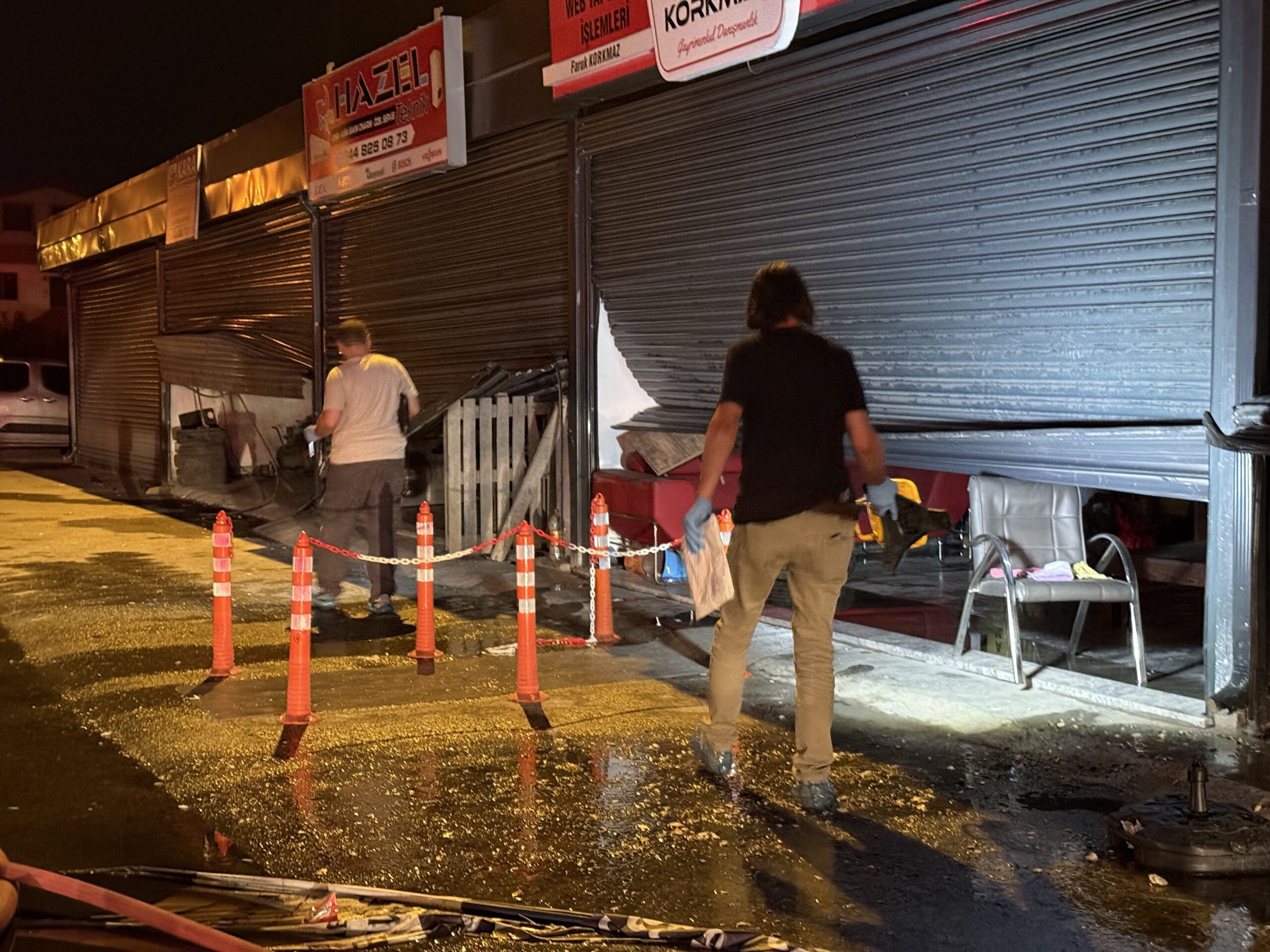 Sakarya'nın Adapazarı ilçesinde, tedbirsizce yakıldığı öne sürülen bir ateş nedeniyle
