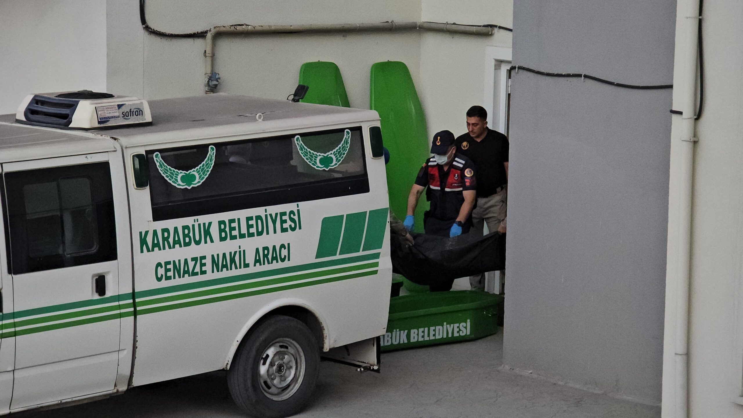 Karabük'te yaşanan trajik bir olayda, cezaevinden izinli çıkan bir kişinin