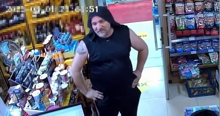 Sakarya'nın Karasu ilçesinde bir markette alışveriş yapan 43 yaşındaki bir